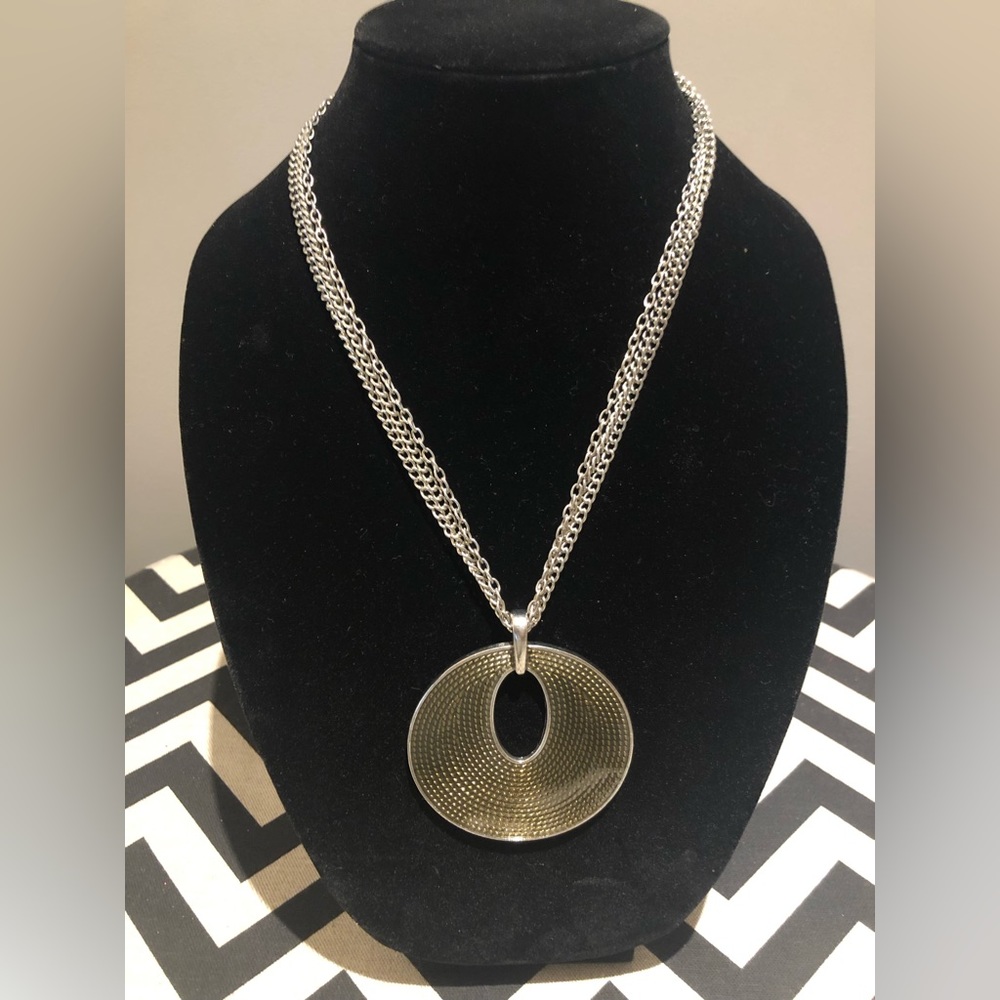 Beautiful circular ring necklace